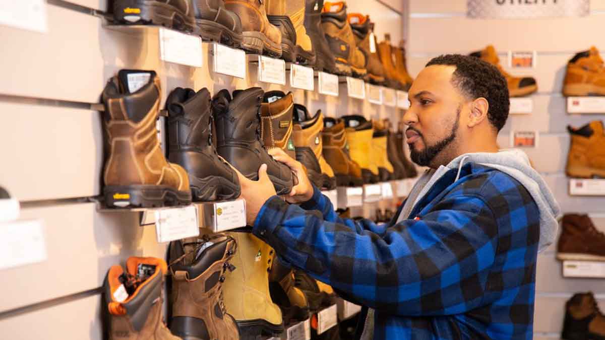 Cara Membeli Sepatu Safety Secara Online, Lewat Web & Marketplace